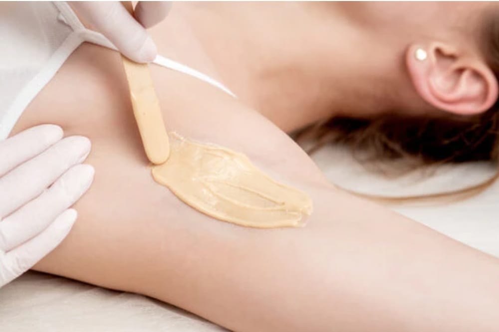 Under Arms Wax (15 min of Service)